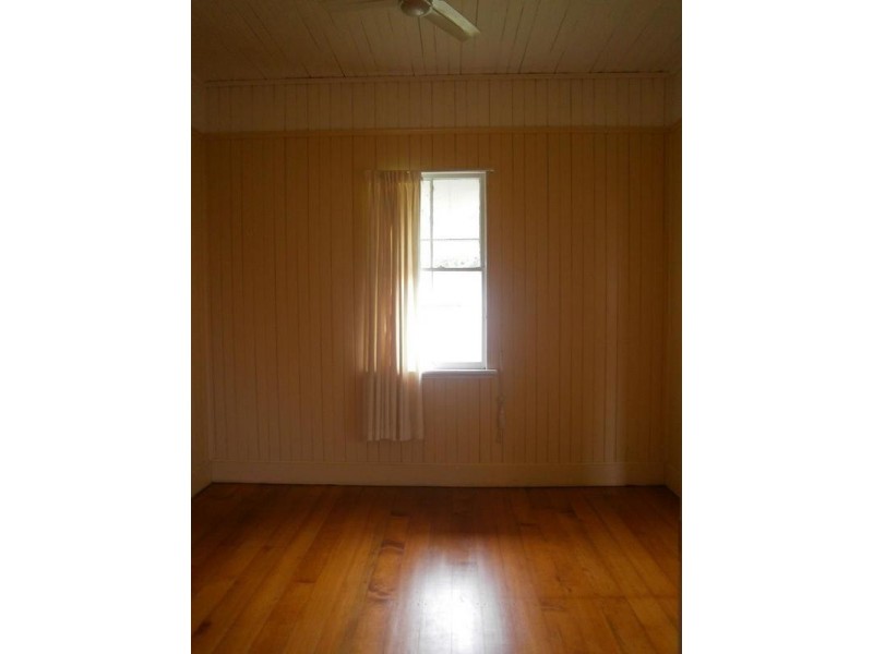 16 Clifton Street, Booval QLD 4304
