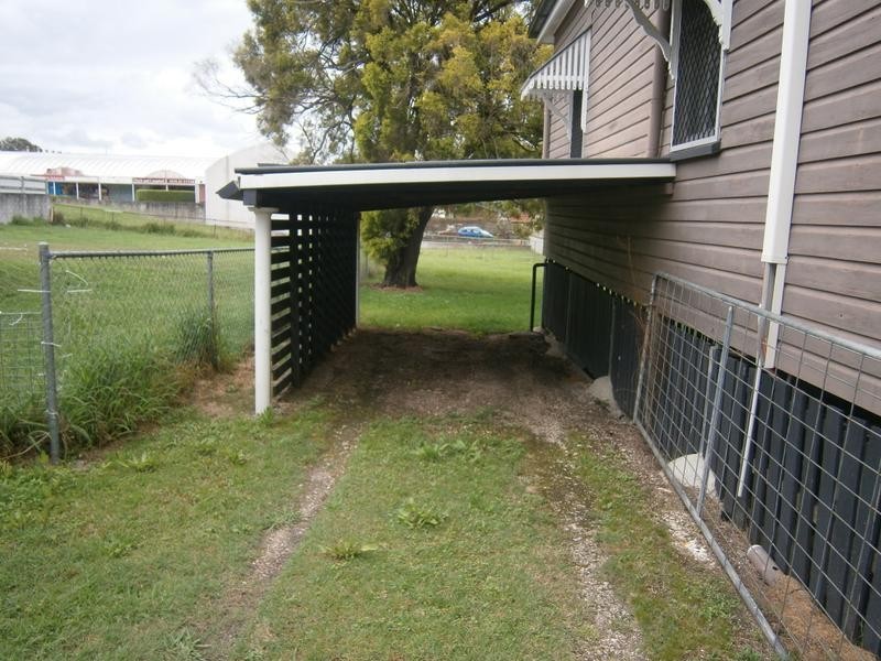 16 Clifton Street, Booval QLD 4304