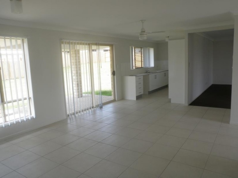 10 Petal Place, Yamanto QLD 4305