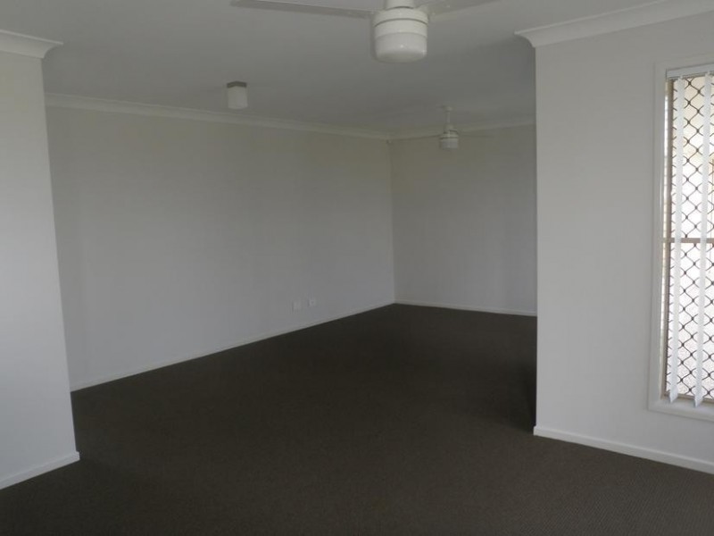 10 Petal Place, Yamanto QLD 4305