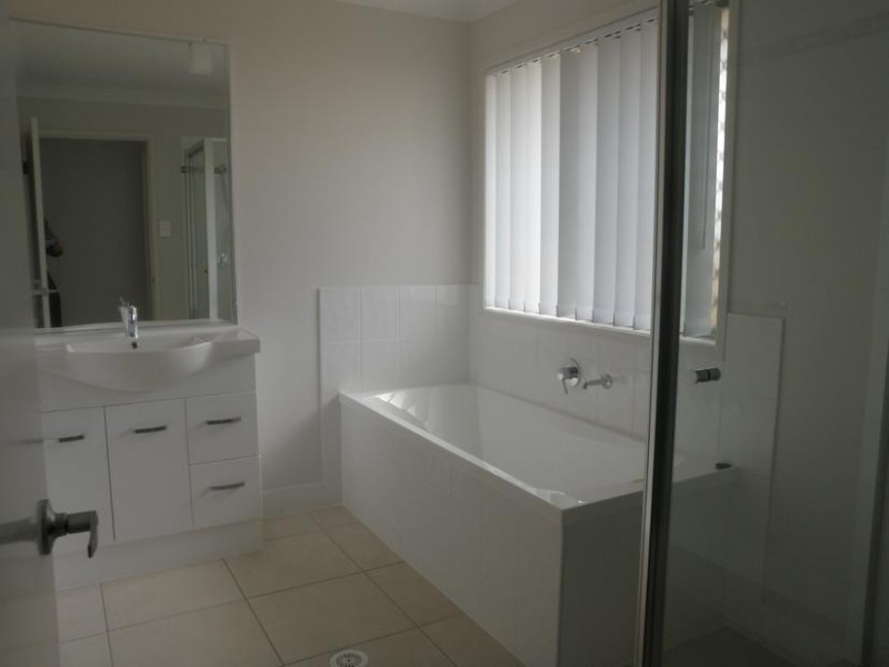 10 Petal Place, Yamanto QLD 4305