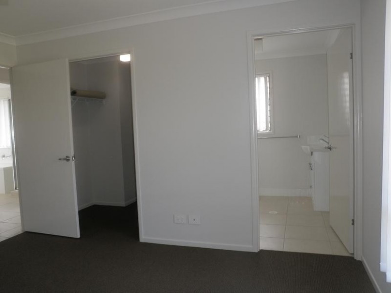 10 Petal Place, Yamanto QLD 4305