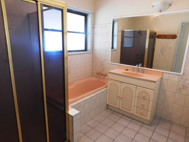 10 Powells Road, Yamanto QLD 4305