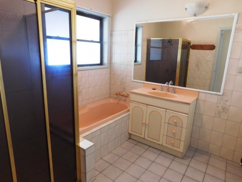 10 Powells Road, Yamanto QLD 4305