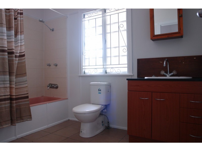 17 Tuggerah Street, North Booval QLD 4304