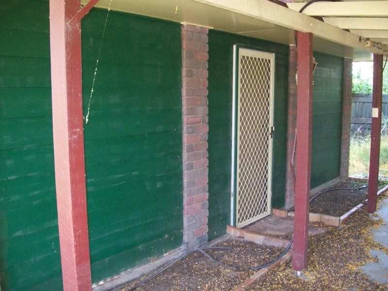 2 Helen Street, North Booval QLD 4304