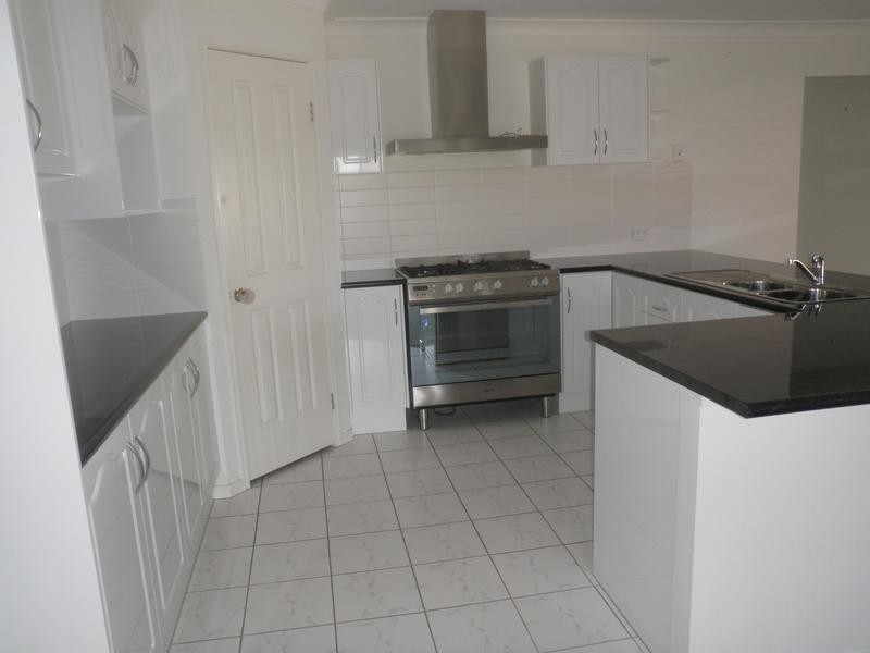 25 Angela Place, Yamanto QLD 4305