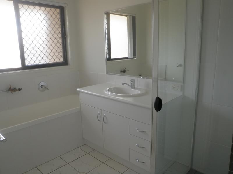 25 Angela Place, Yamanto QLD 4305