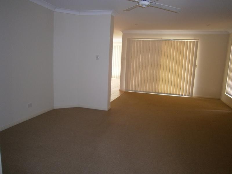 9 Anna Drive, Raceview QLD 4305