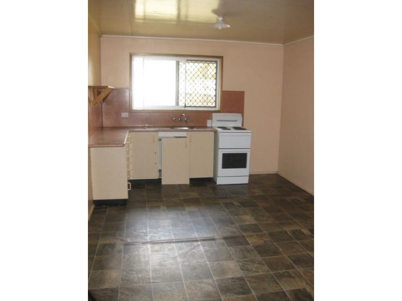 6 Dossie Street, Riverview QLD 4303