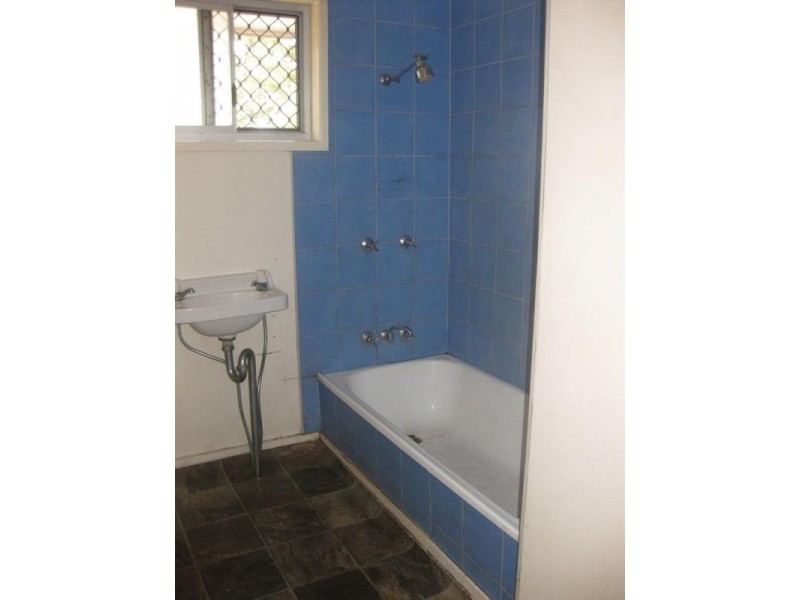 6 Dossie Street, Riverview QLD 4303