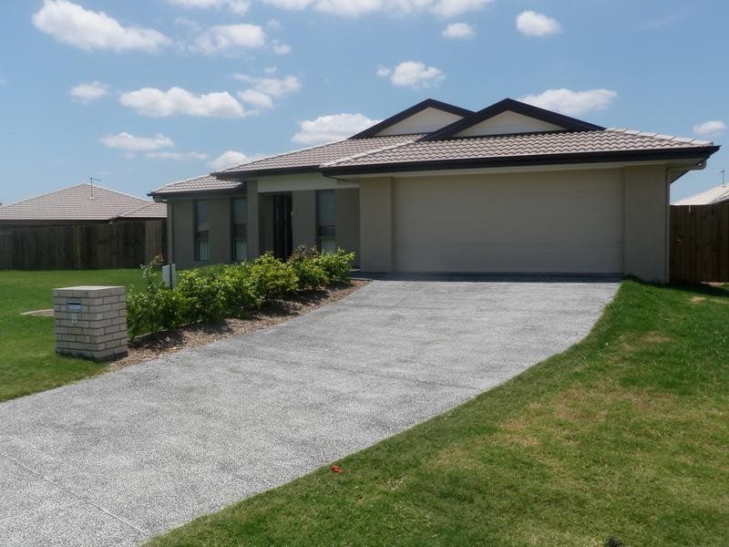 8 Vivian Hancock Drive, North Booval QLD 4304