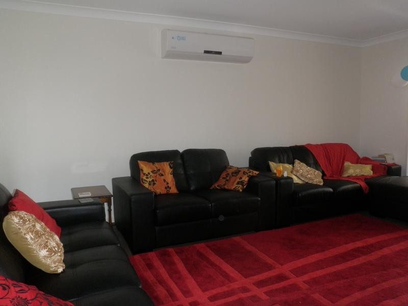 8 Vivian Hancock Drive, North Booval QLD 4304