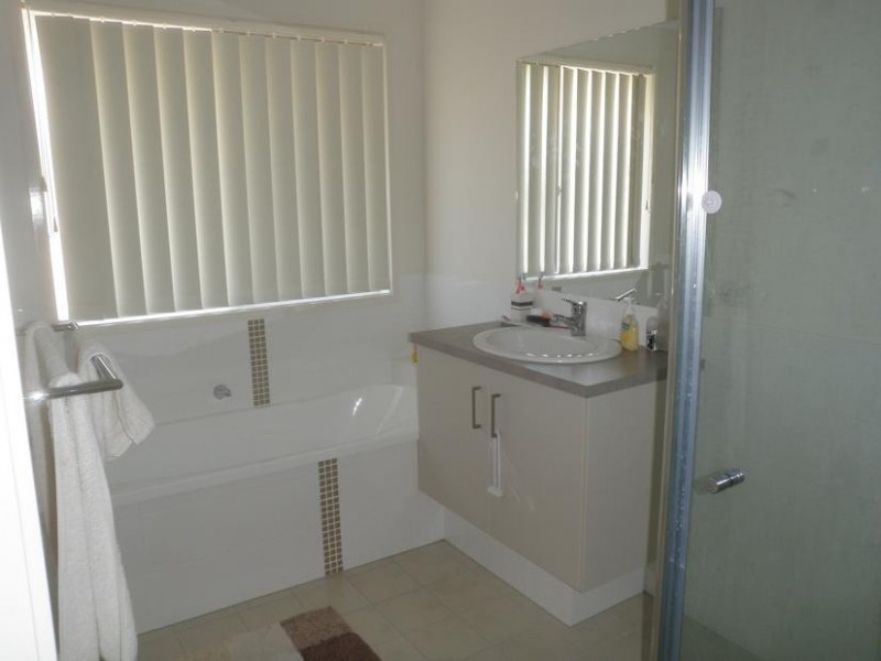 8 Vivian Hancock Drive, North Booval QLD 4304