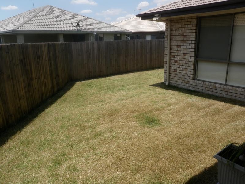 8 Vivian Hancock Drive, North Booval QLD 4304