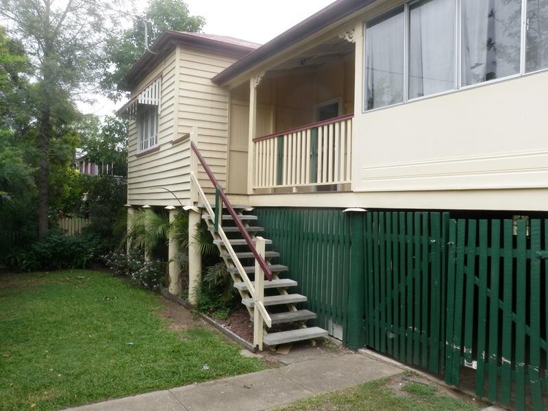 9 Shine Street, One Mile QLD 4305