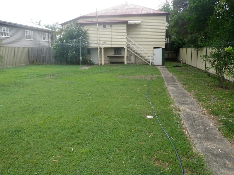 9 Shine Street, One Mile QLD 4305