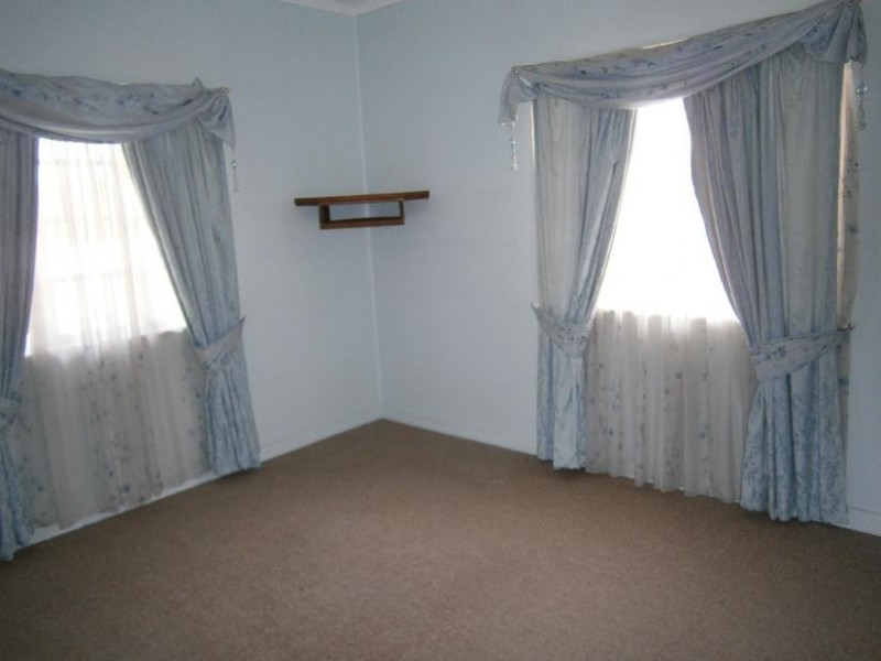 11 Minnis Street, Eastern Heights QLD 4305