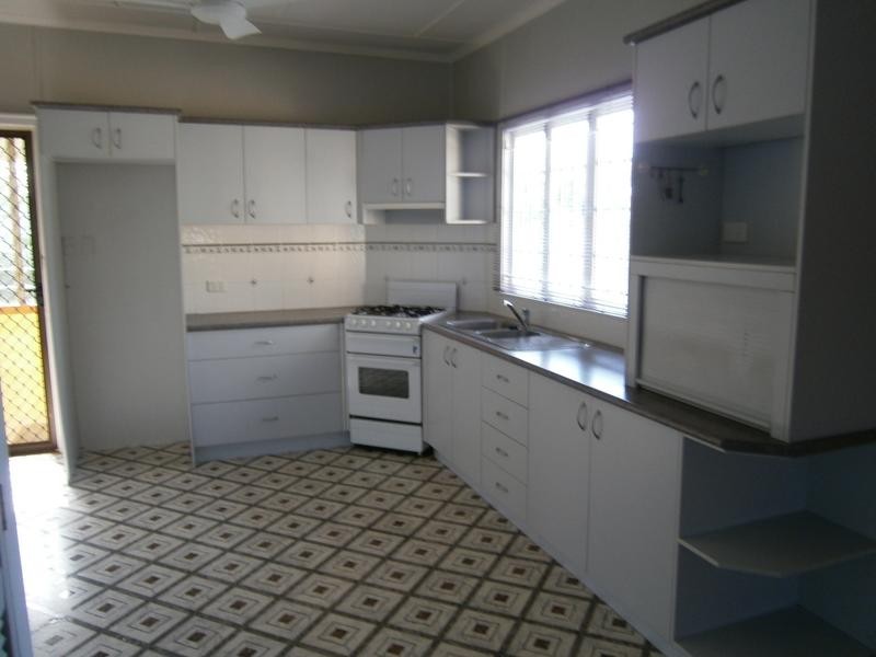 11 Minnis Street, Eastern Heights QLD 4305