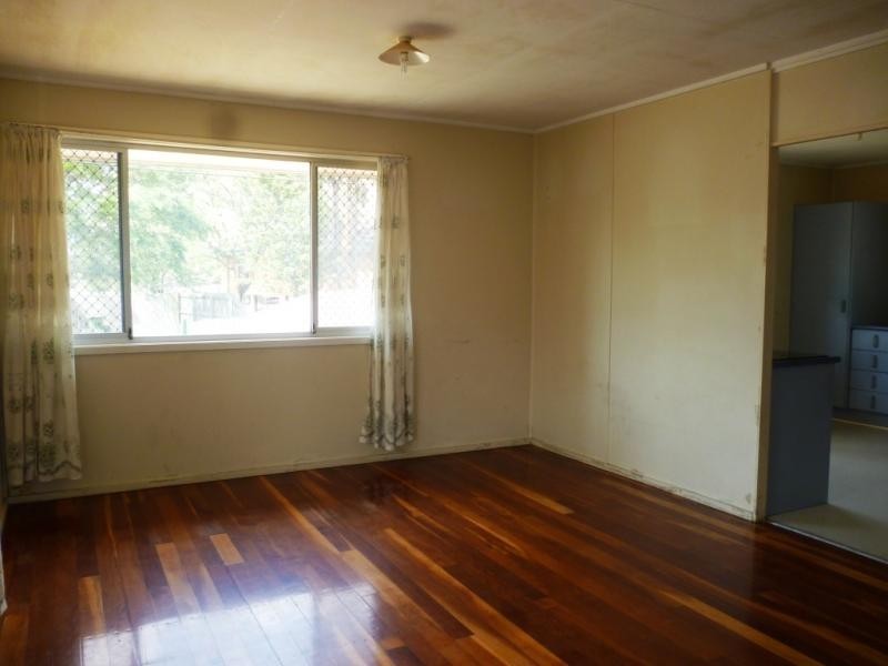 10 Dossie Street, Riverview QLD 4303