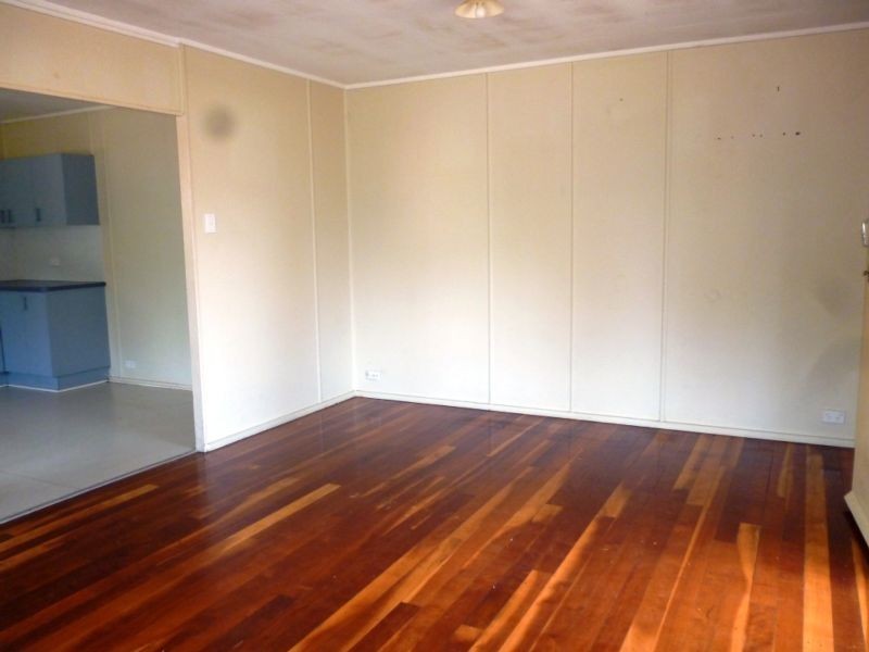 10 Dossie Street, Riverview QLD 4303