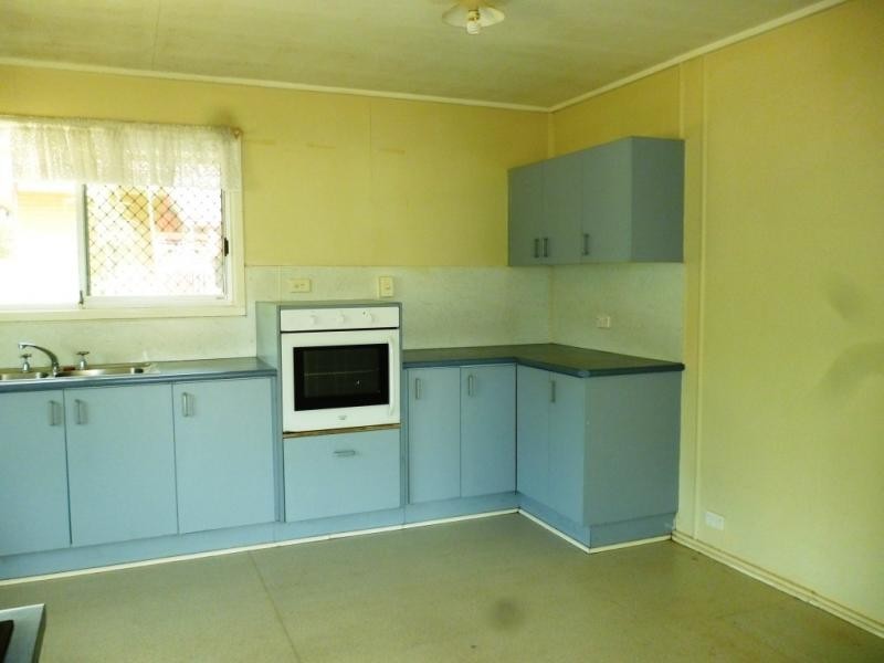 10 Dossie Street, Riverview QLD 4303