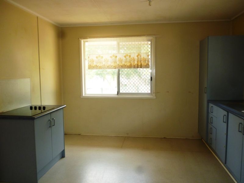 10 Dossie Street, Riverview QLD 4303