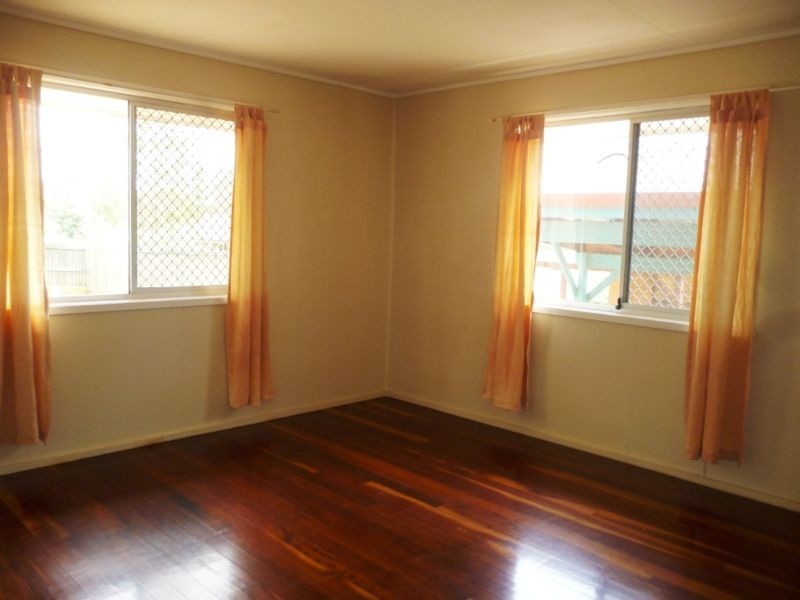 10 Dossie Street, Riverview QLD 4303