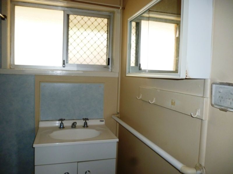 10 Dossie Street, Riverview QLD 4303