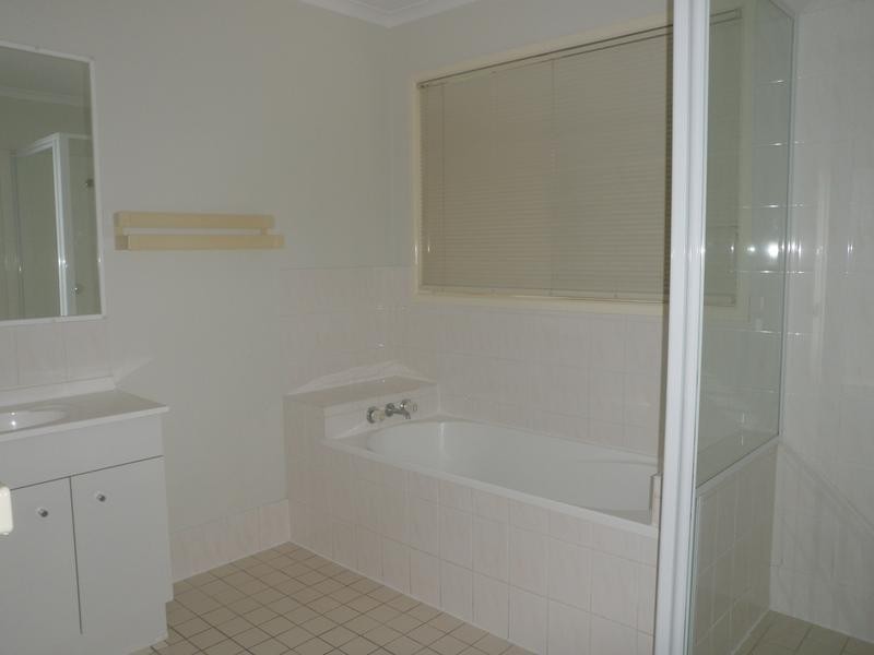 1 John Staines Crescent, North Ipswich QLD 4305