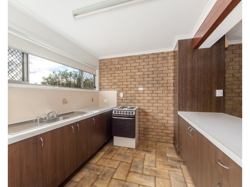 2/18 Railway Street, Booval QLD 4304