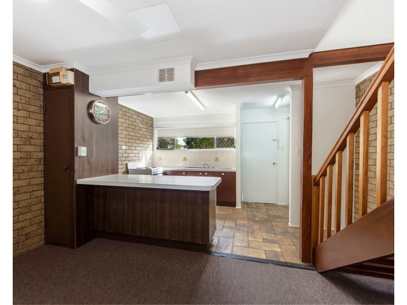 2/18 Railway Street, Booval QLD 4304