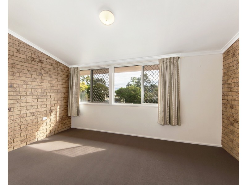 2/18 Railway Street, Booval QLD 4304