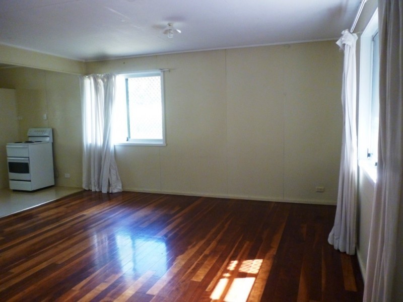 9 Dossie Street, Riverview QLD 4303