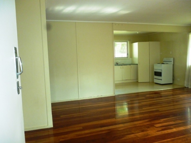 9 Dossie Street, Riverview QLD 4303