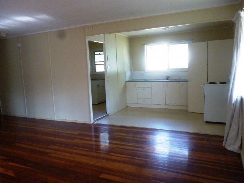 9 Dossie Street, Riverview QLD 4303