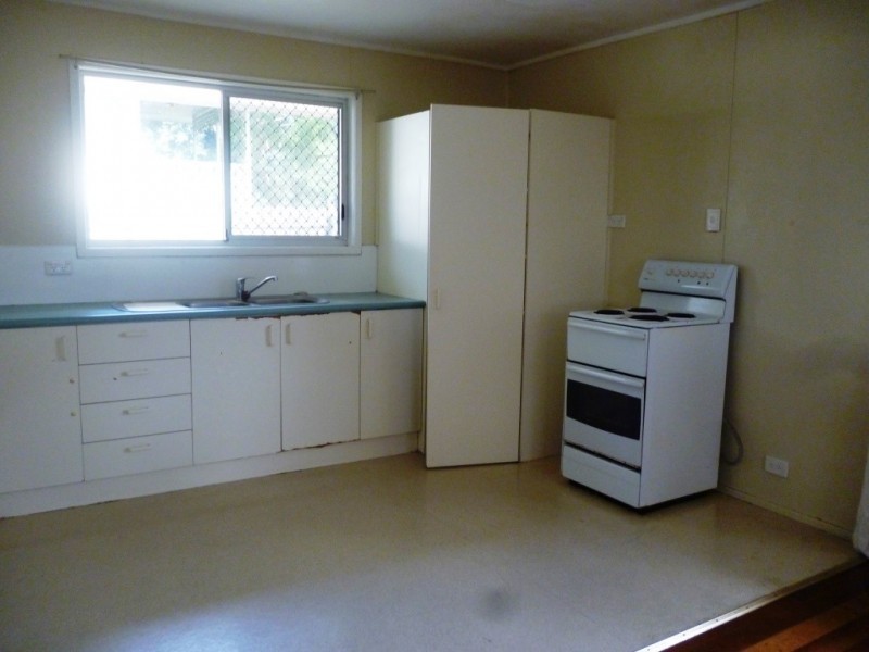 9 Dossie Street, Riverview QLD 4303