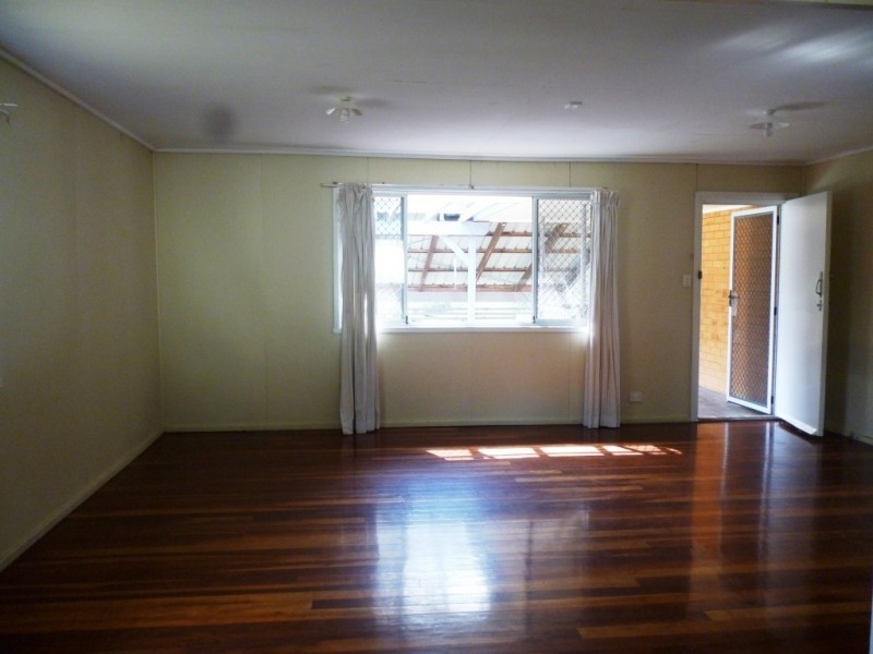 9 Dossie Street, Riverview QLD 4303