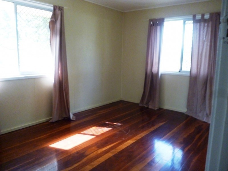 9 Dossie Street, Riverview QLD 4303