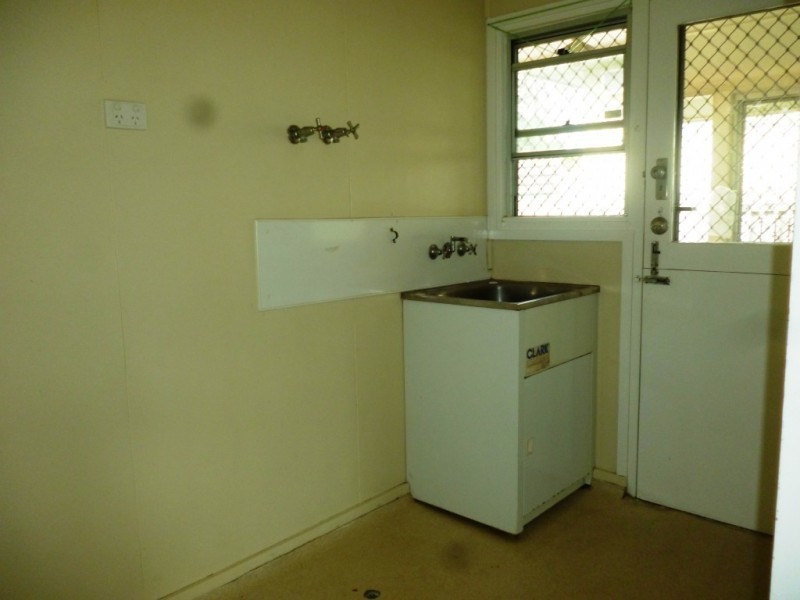 9 Dossie Street, Riverview QLD 4303