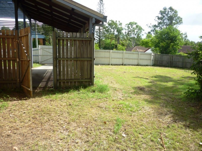 9 Dossie Street, Riverview QLD 4303