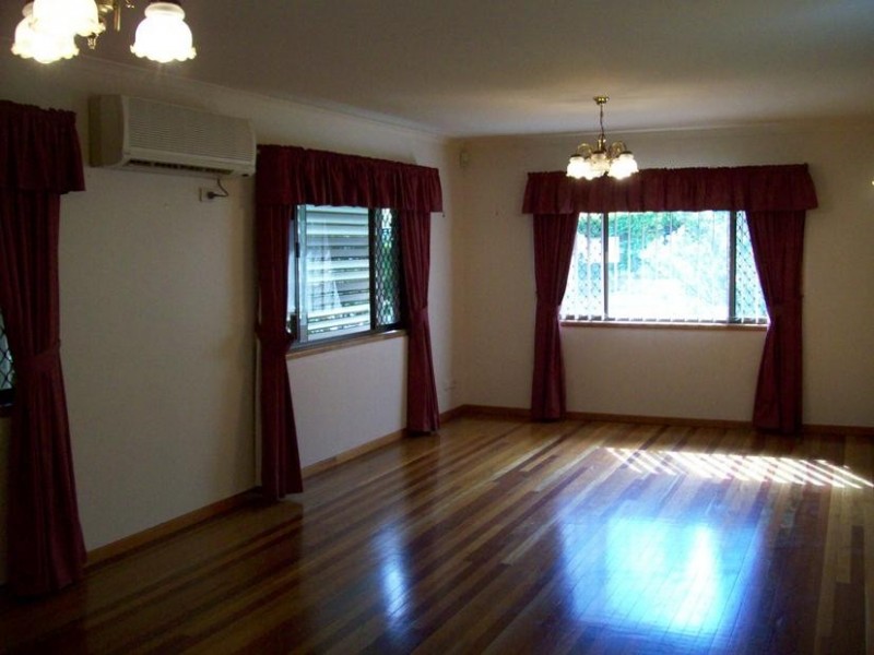 18 McKenzie Street, Bundamba QLD 4304