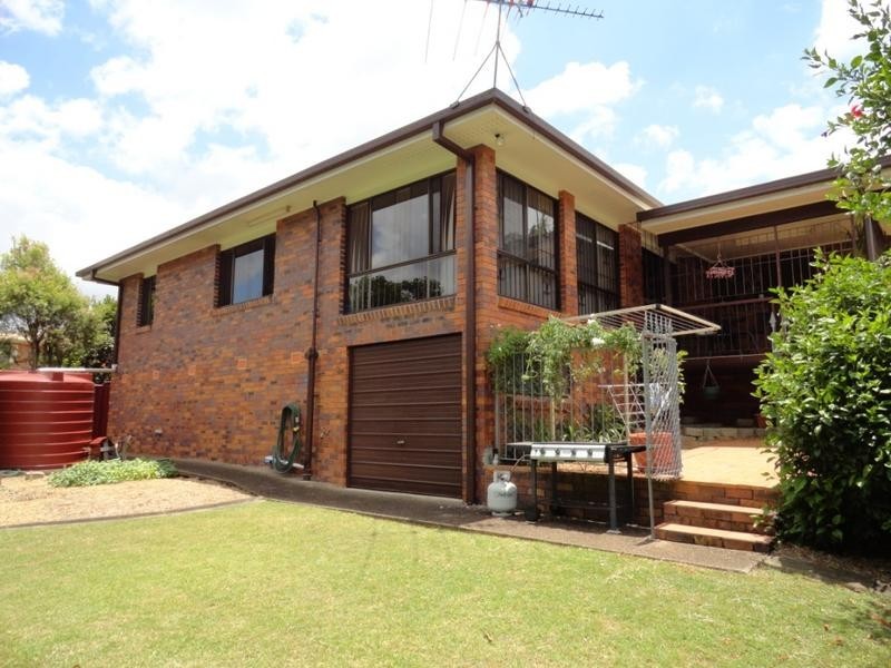 18 McKenzie Street, Bundamba QLD 4304
