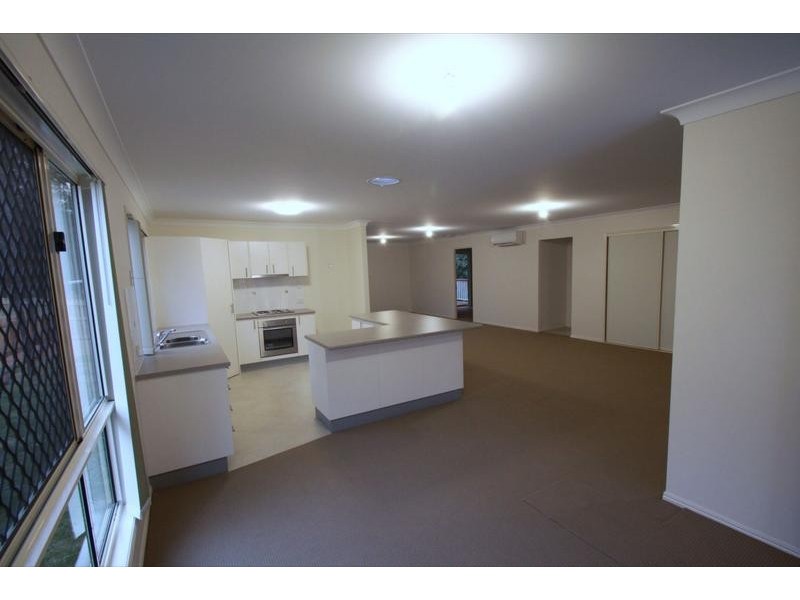 10 Chalmers Place, North Ipswich QLD 4305