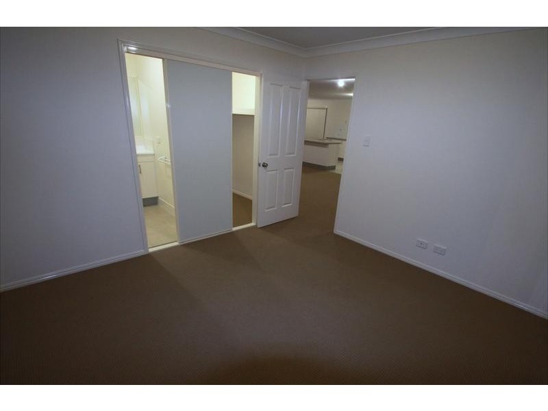 10 Chalmers Place, North Ipswich QLD 4305