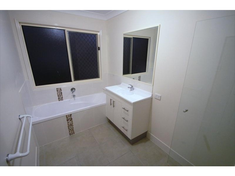 10 Chalmers Place, North Ipswich QLD 4305