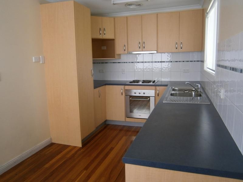 8 Reif Street, Flinders View QLD 4305