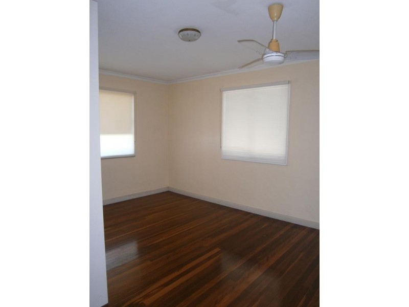 8 Reif Street, Flinders View QLD 4305