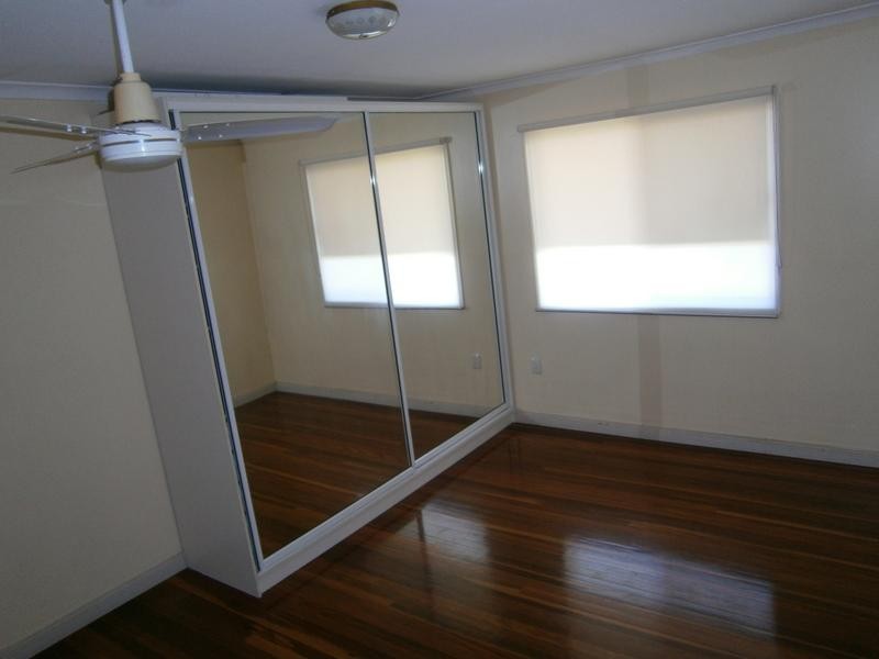 8 Reif Street, Flinders View QLD 4305