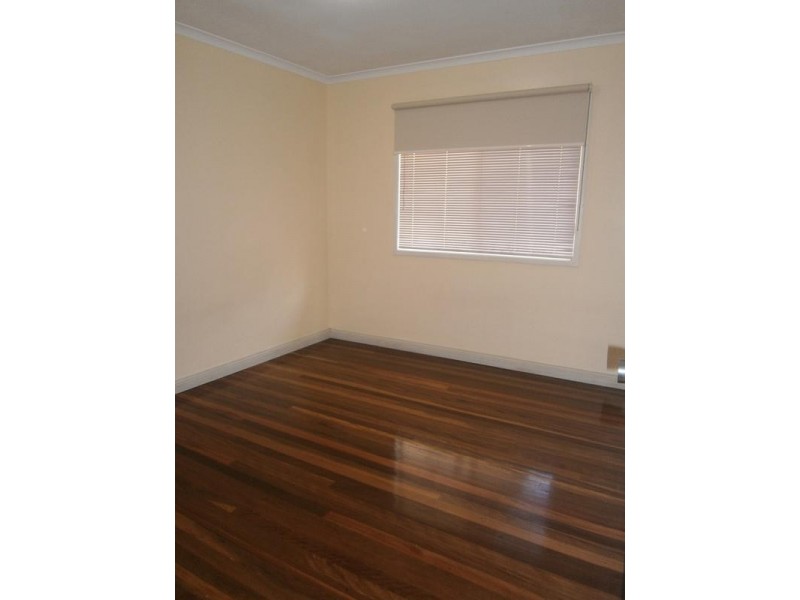 8 Reif Street, Flinders View QLD 4305